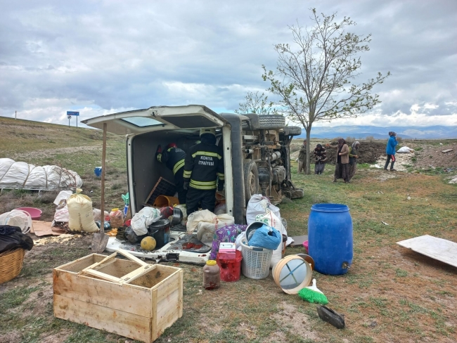 Tarım işçilerini taşıyan minibüs devrildi: 12 yaralı