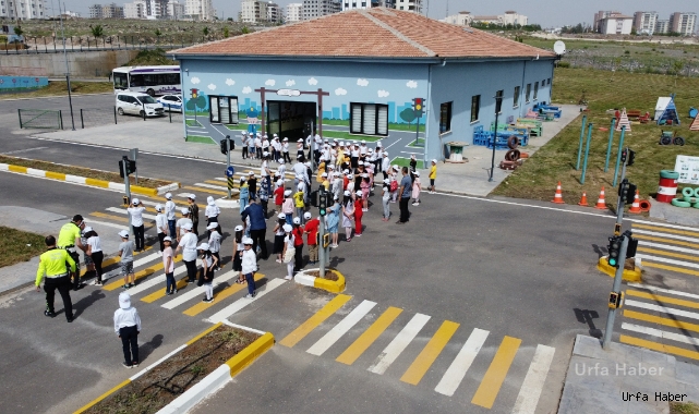 Öğrencilerden trafik haftası kutlaması