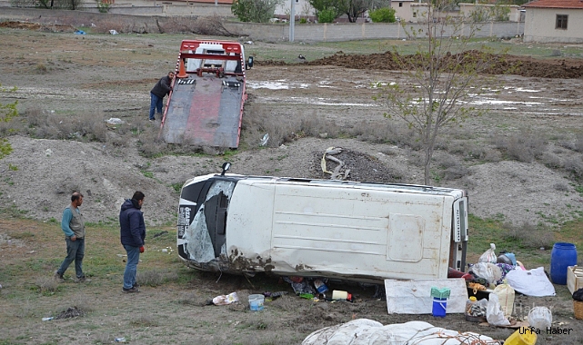 Tarım işçilerini taşıyan minibüs devrildi: 12 yaralı