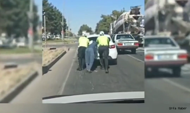 Seyir halinde arızalanan araç trafiği felç etti! Urfa polisi yardımına koştu