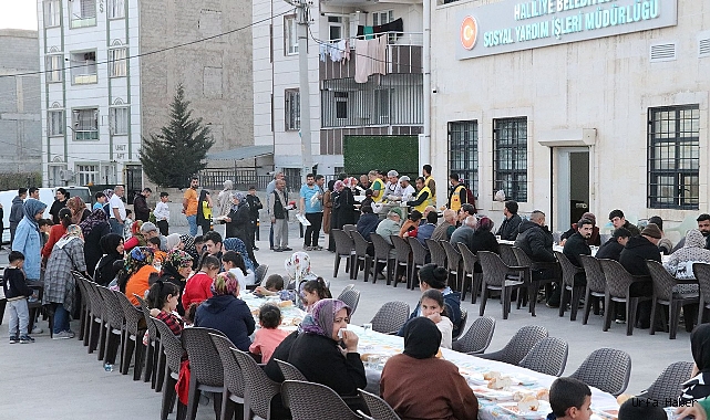 HALİLİYE'DE VATANDAŞLAR İFTAR SOFRASINDA BULUŞUYOR