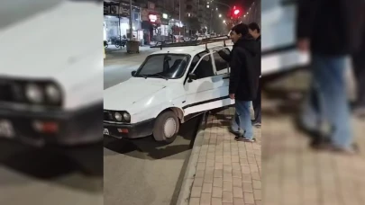 ŞANLIURFA’DA EL FRENİ ÇEKİLMEYEN OTOMOBİL KAZA YAPTI