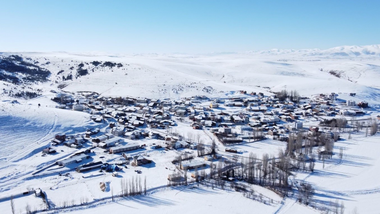 BAYBURT'TA TERMOMETRELER EKSI 21 DERECEYI GÖSTERDI