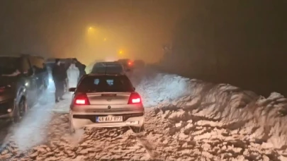 YÜZLERCE ARAÇ KARTEPE YOLUNDA MAHSUR KALDI