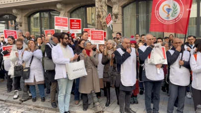 ECZACILARDAN İL SAĞLIK MÜDÜRLÜĞÜ ÖNÜNDE DÜDÜKLÜ PROTESTO!