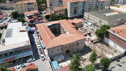 800 YILLIK GÖK MEDRESE’YE TARİHİ DOKUNUŞ