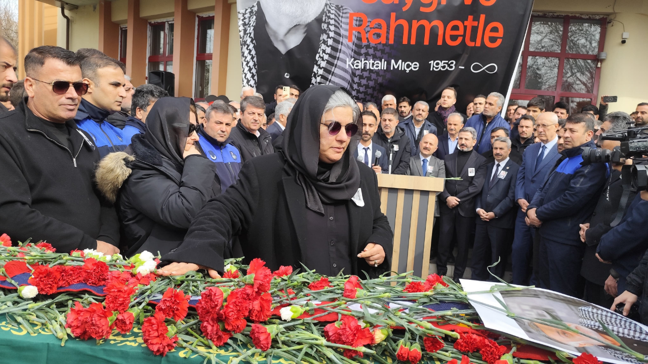 KAHTALI MIÇE, MEMLEKETINDE SON YOLCULUĞUNA UĞURLANDI.