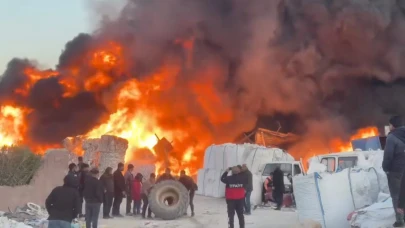 Şanlıurfa’da Geri Dönüşüm Tesisinde Yangın