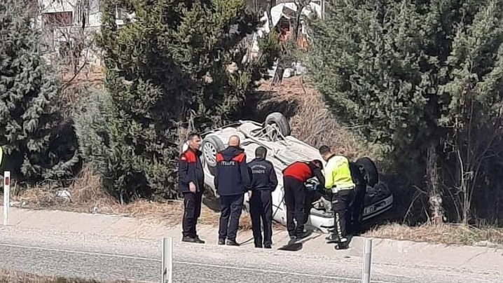 Otomobil Takla Attı, Şarampole Yuvarlandı!