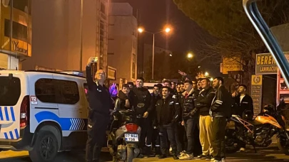 Polis, Gençlere Uyarı Sonrası Selfie Çekti.