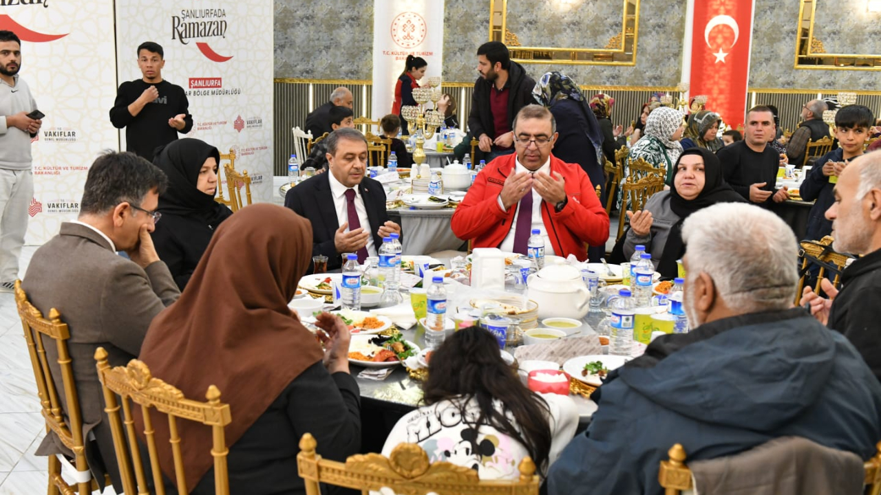 Urfa’da Her İftar Geniş ve Bereketli Sofralar Kuruluyor