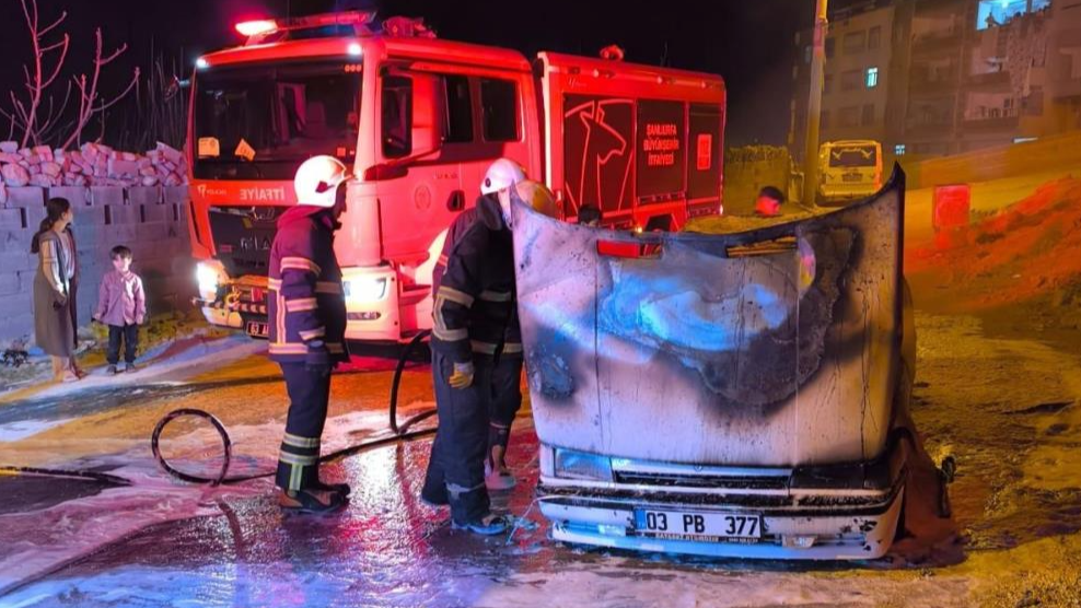 Şanlıurfa'da Otomobil Yangını Paniğe Neden Oldu