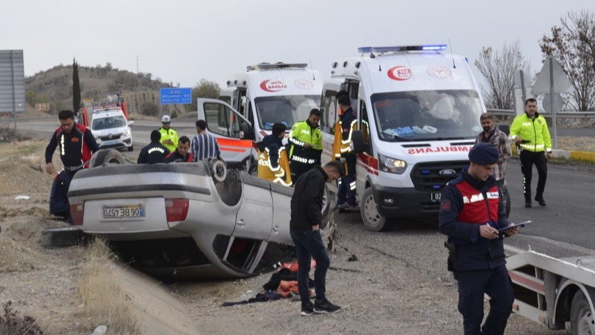 Adıyaman’da Otomobil Takla Attı: 4 Yaralı