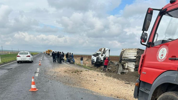 Şanlıurfa'da Kamyon Devrildi: Sürücü Ağır Yaralı